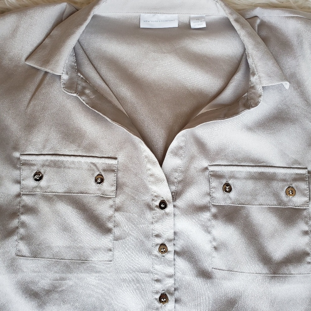 NY&C Capped Sleeve Button Front Top - Picture 2 of 3